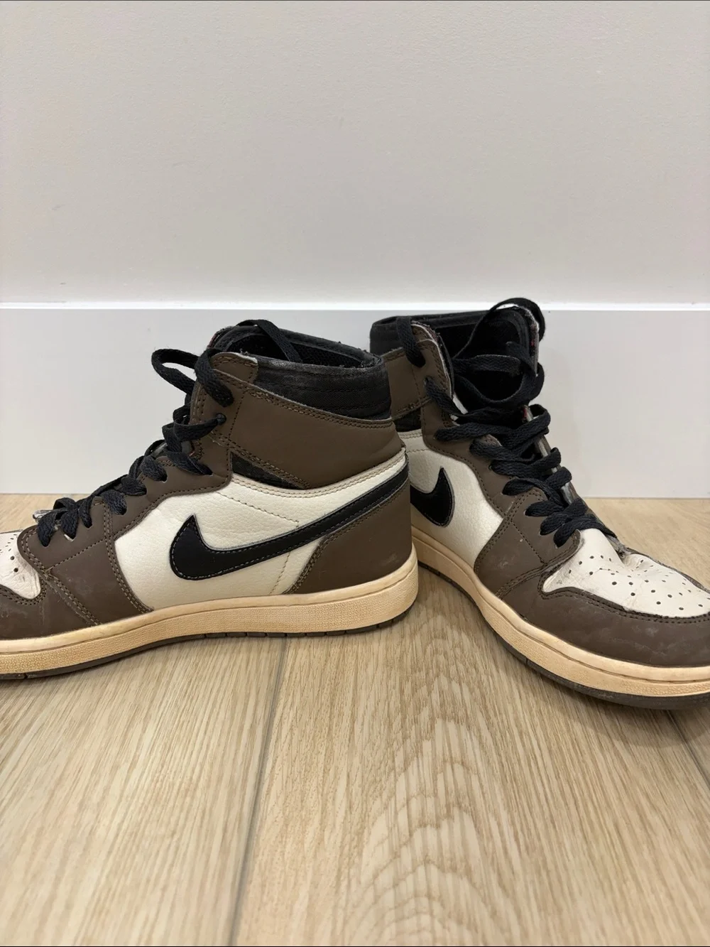 Nike Air Jordan 1 High OG Travis Scott Reverse Swoosh Mocha Brown White Black